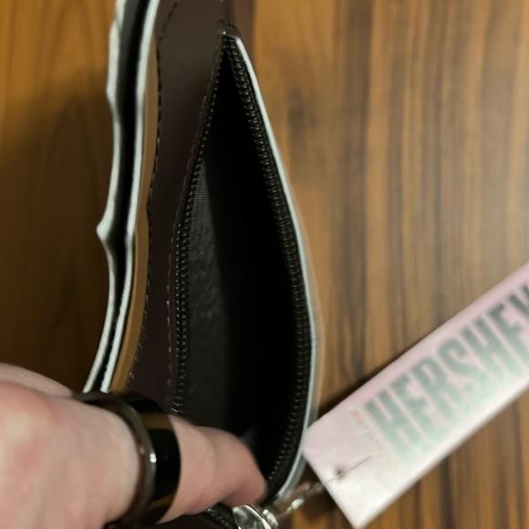 Hershey’s Reese’s Zippered Coin Pouch NWT - Picture 3 of 3